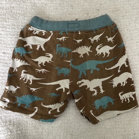 💙5/$25💙 Hatley Dinosaur print shorts - Picture 2 of 3